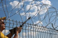 Встановлення спірального бар'єру Гюрза на паркан